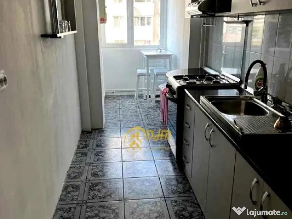Apartament cu 3 camere in zona Podu Ros 