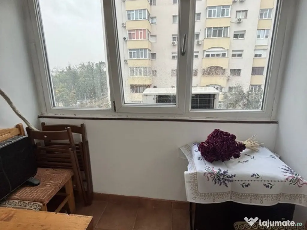 De închiriat garsonieră spațioasă și luminoasă – 30 mp, 320 €/lună 