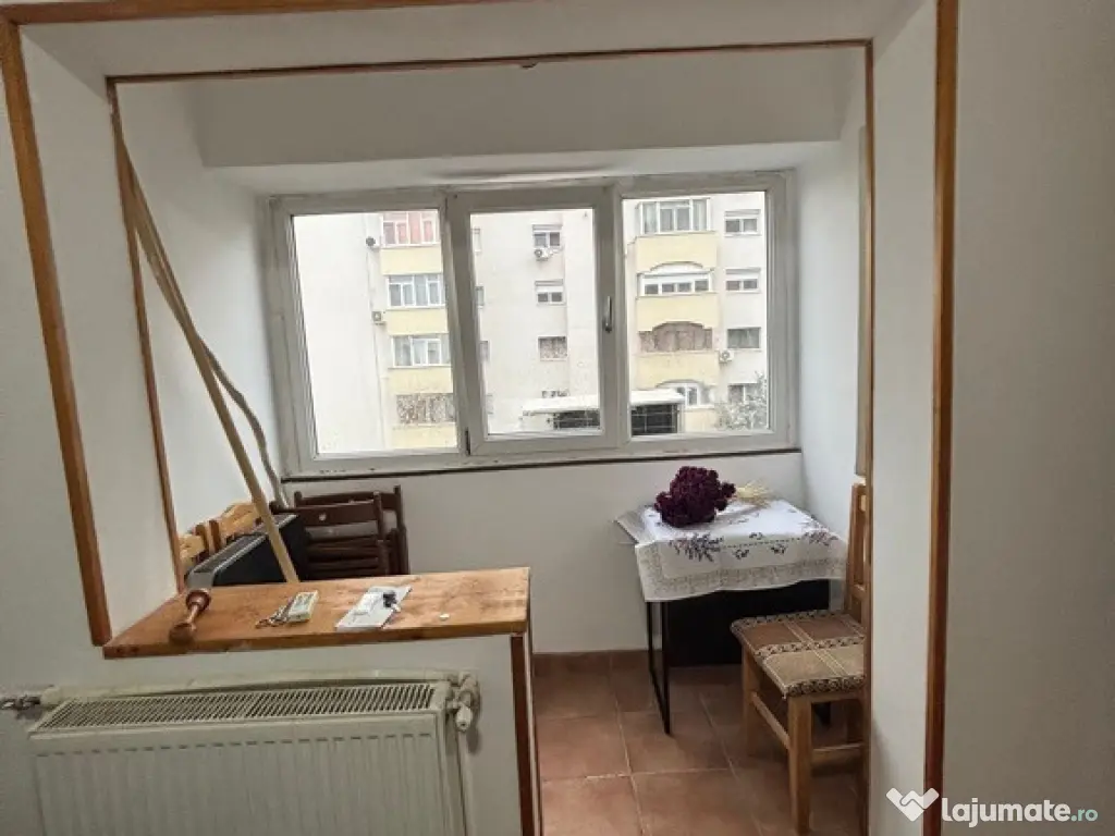 De închiriat garsonieră spațioasă și luminoasă – 30 mp, 320 €/lună 