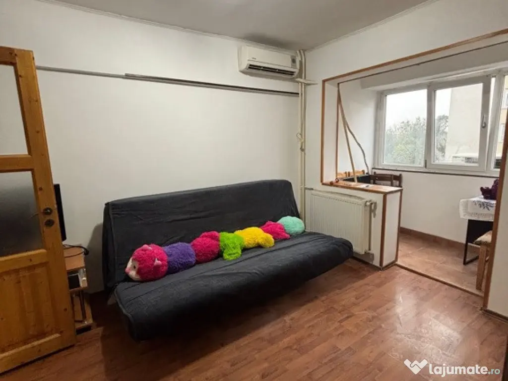 De închiriat garsonieră spațioasă și luminoasă – 30 mp, 320 €/lună 