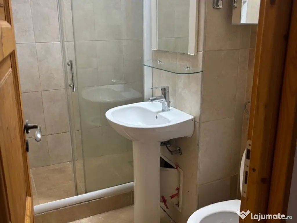 De închiriat garsonieră spațioasă și luminoasă – 30 mp, 320 €/lună 