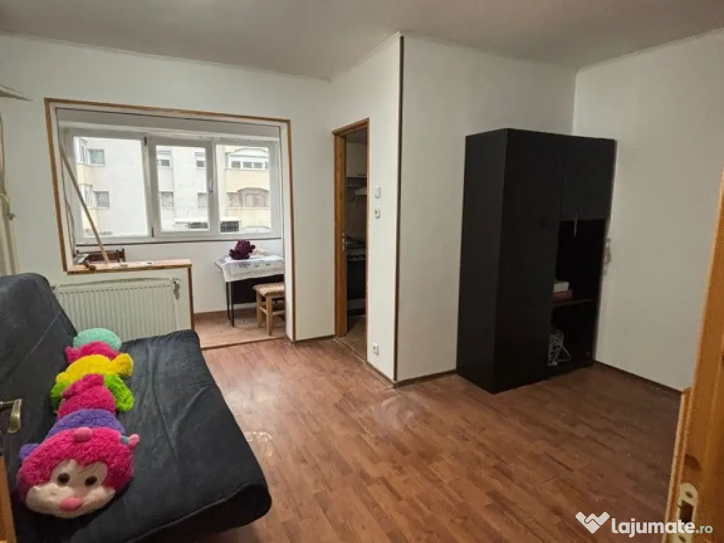 De închiriat garsonieră spațioasă și luminoasă – 30 mp, 320 €/lună