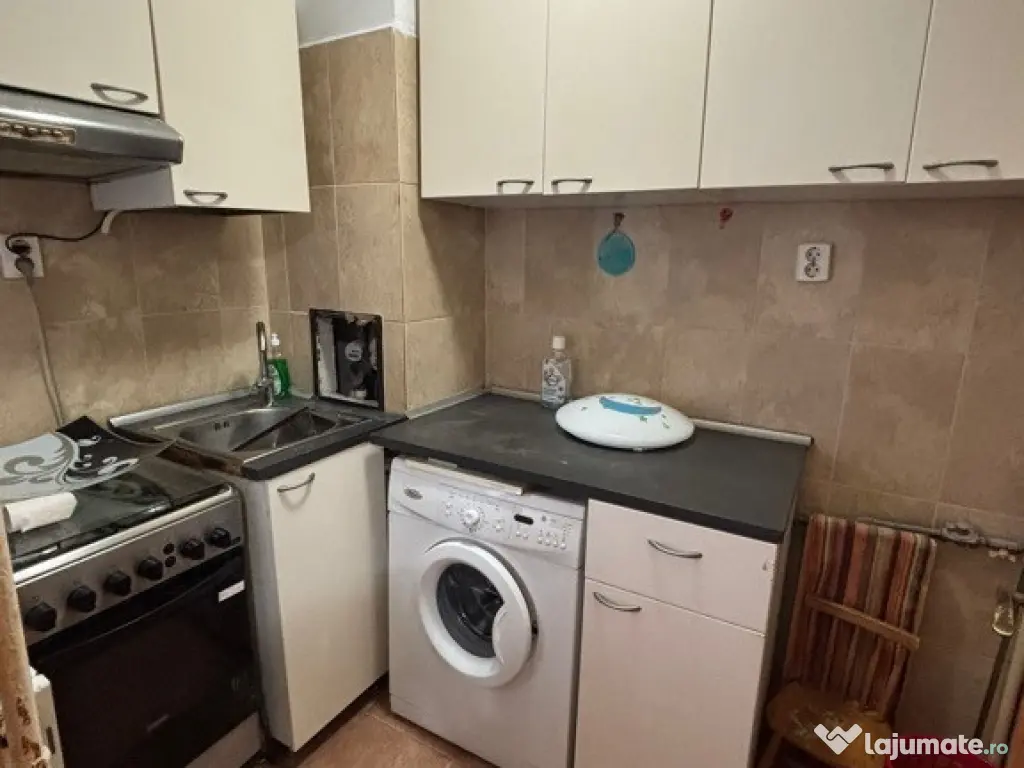 De închiriat garsonieră spațioasă și luminoasă – 30 mp, 320 €/lună 