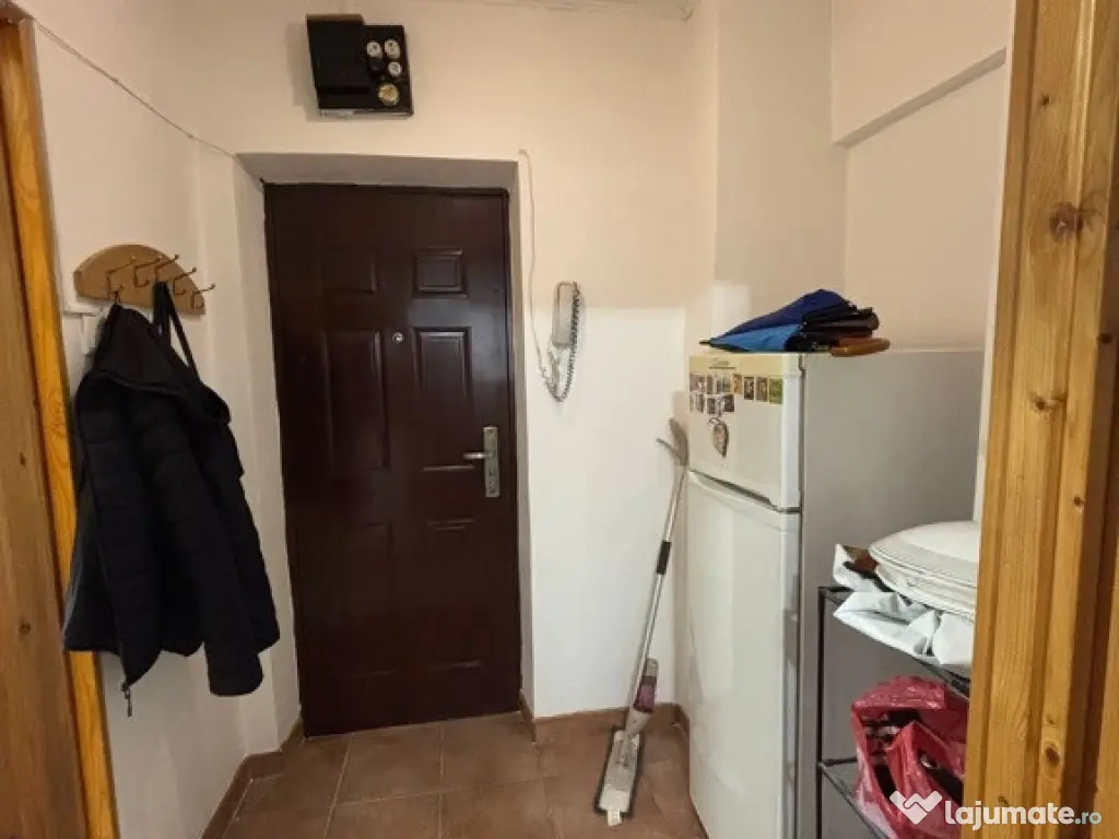 De închiriat garsonieră spațioasă și luminoasă – 30 mp, 320 €/lună 