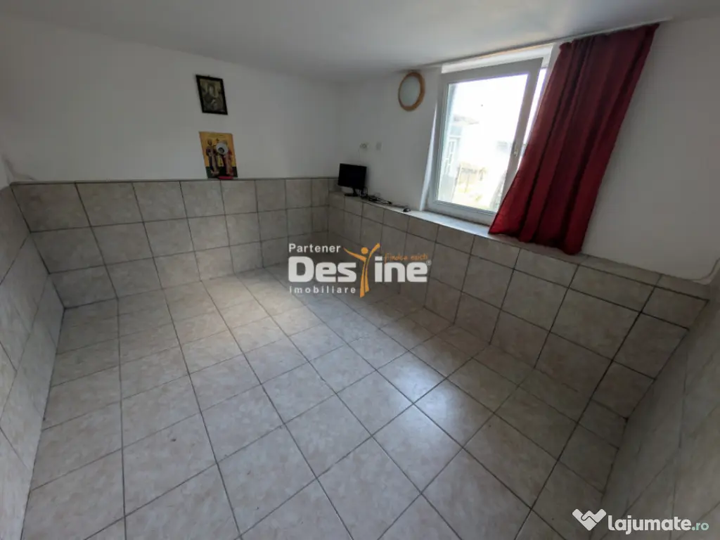 Investiție, Casă 170 mp cu 2400 mp teren cu IAZ la asfalt 