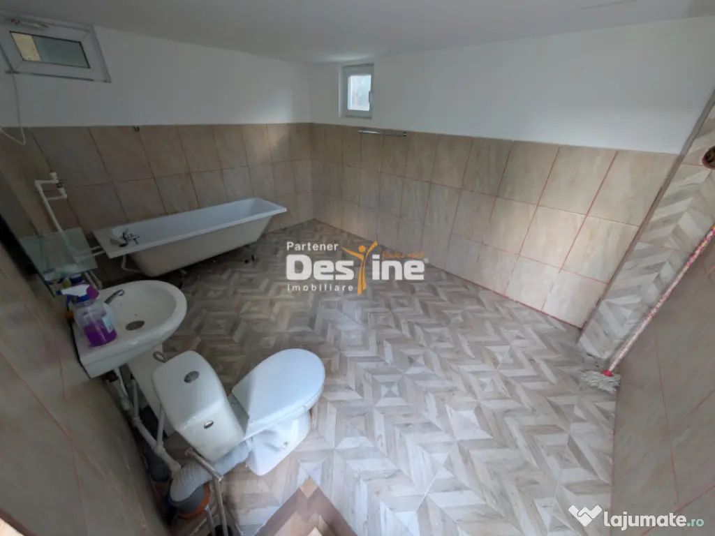 Investiție, Casă 170 mp cu 2400 mp teren cu IAZ la asfalt 