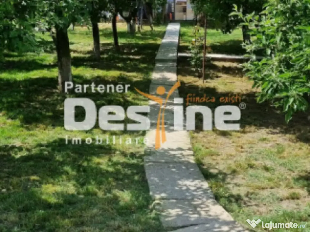 Investiție, Casă 170 mp cu 2400 mp teren cu IAZ la asfalt 