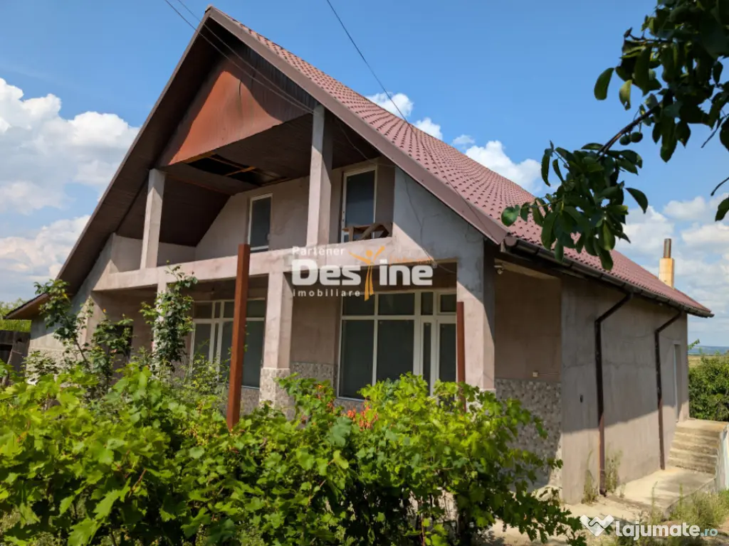 Investiție, Casă 170 mp cu 2400 mp teren cu IAZ la asfalt 