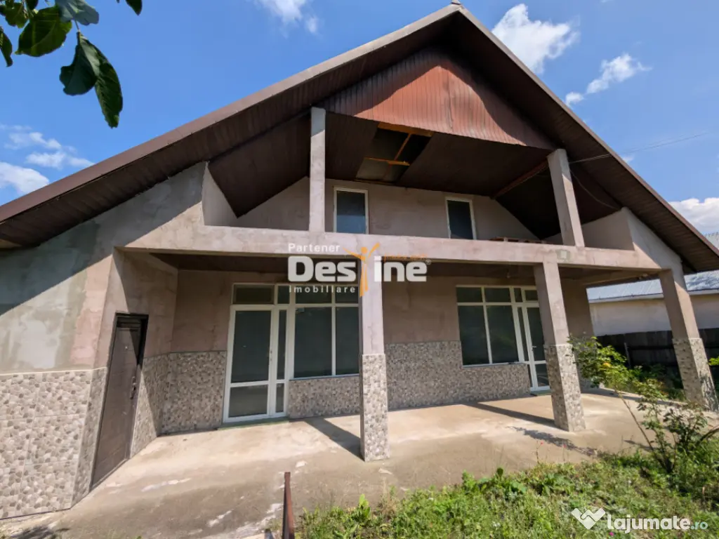 Investiție, Casă 170 mp cu 2400 mp teren cu IAZ la asfalt 