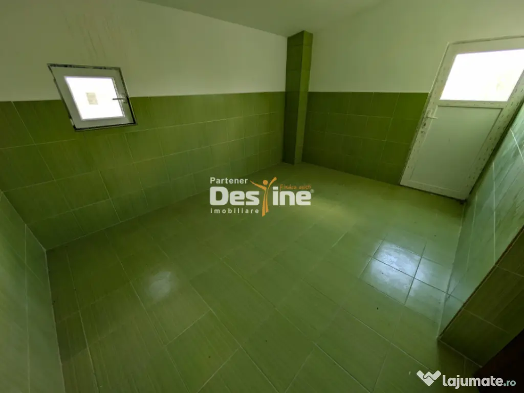 Investiție, Casă 170 mp cu 2400 mp teren cu IAZ la asfalt 