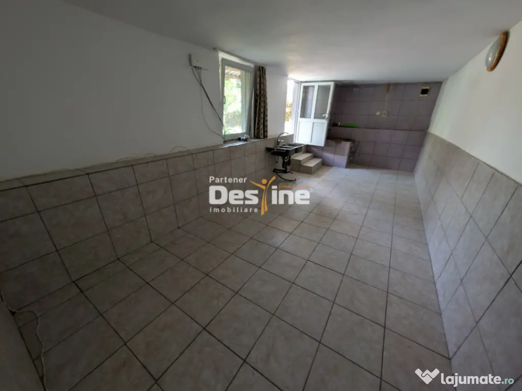 Investiție, Casă 170 mp cu 2400 mp teren cu IAZ la asfalt 