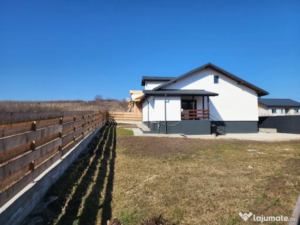 CASA INDIVIDUALA , 3 CAMERE, BECI, PLACA DE BETON PESTE ETA