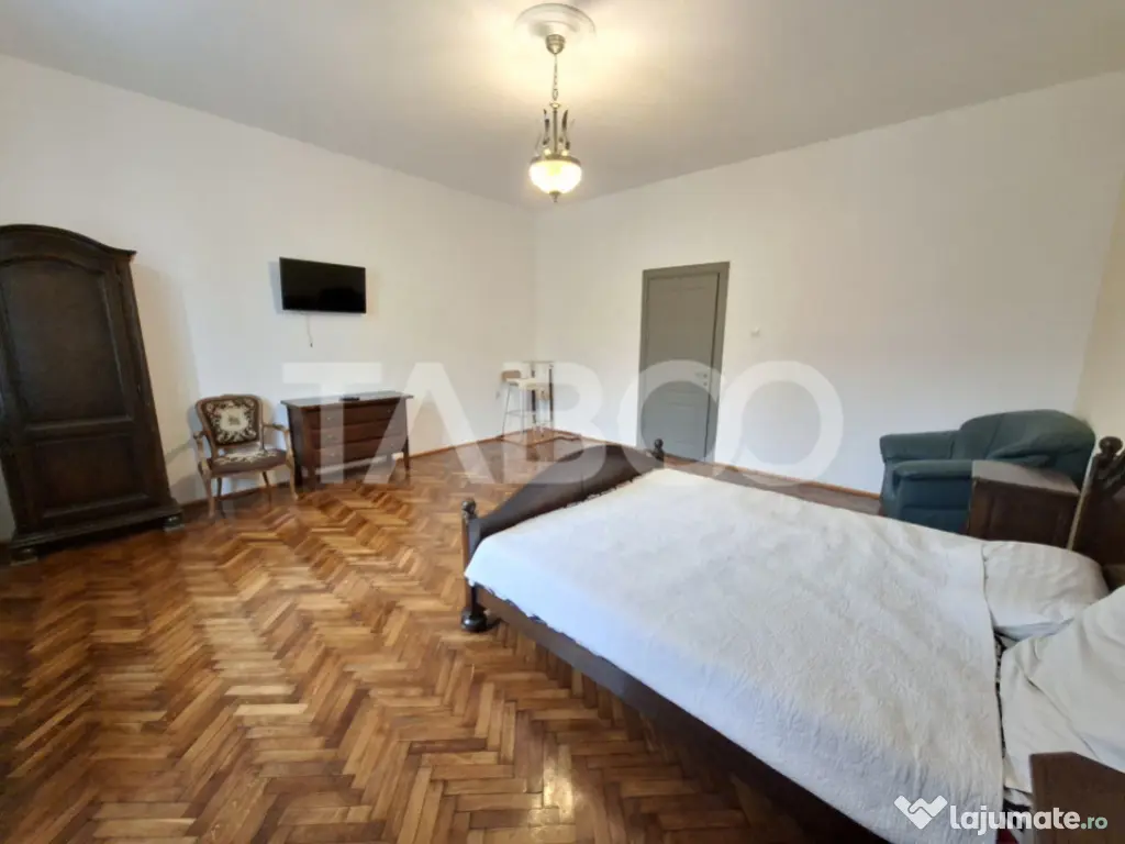 Apartament de inchiriat 3 camere in centrul vechi al orasulu 