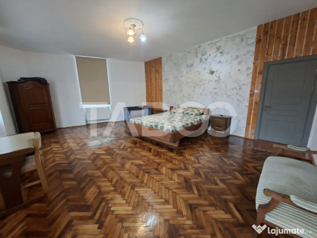 Apartament de inchiriat 3 camere in centrul vechi al orasulu 