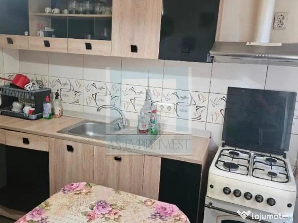 Garsonieră decomandată, etaj parter- Astra