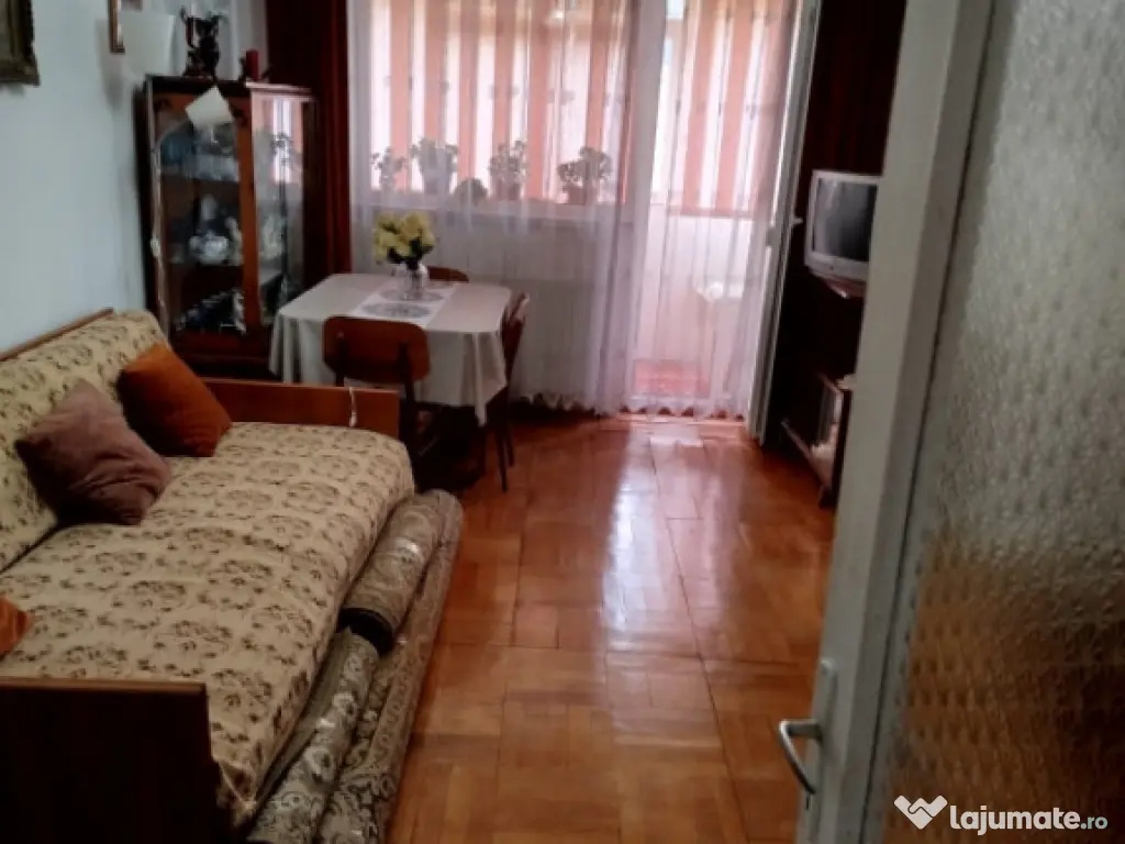 Apartament 3 camere, decomandat, Piatra Neamț 