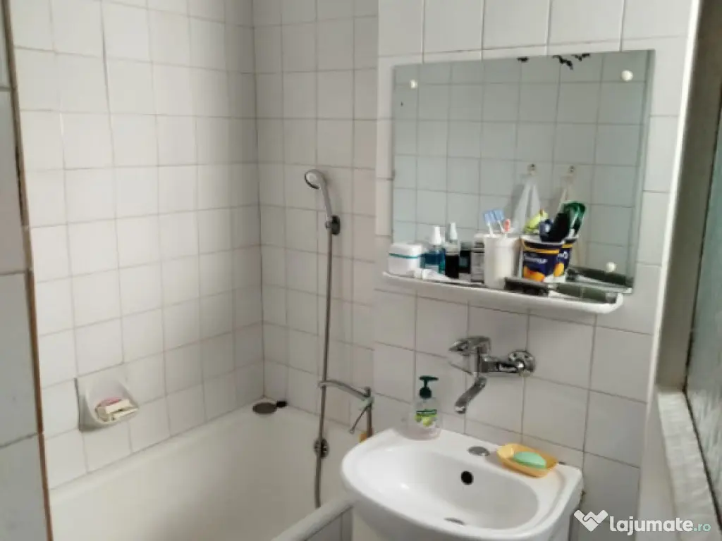 Apartament 3 camere, decomandat, Piatra Neamț 