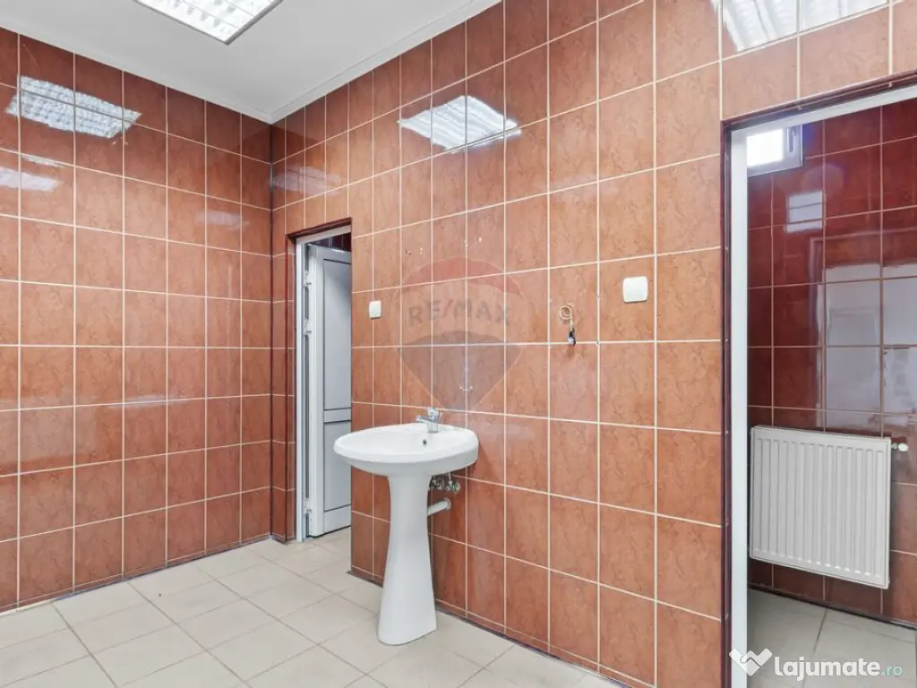 Cladire unica cu destinatii multiple de vanzare Ultracent... 