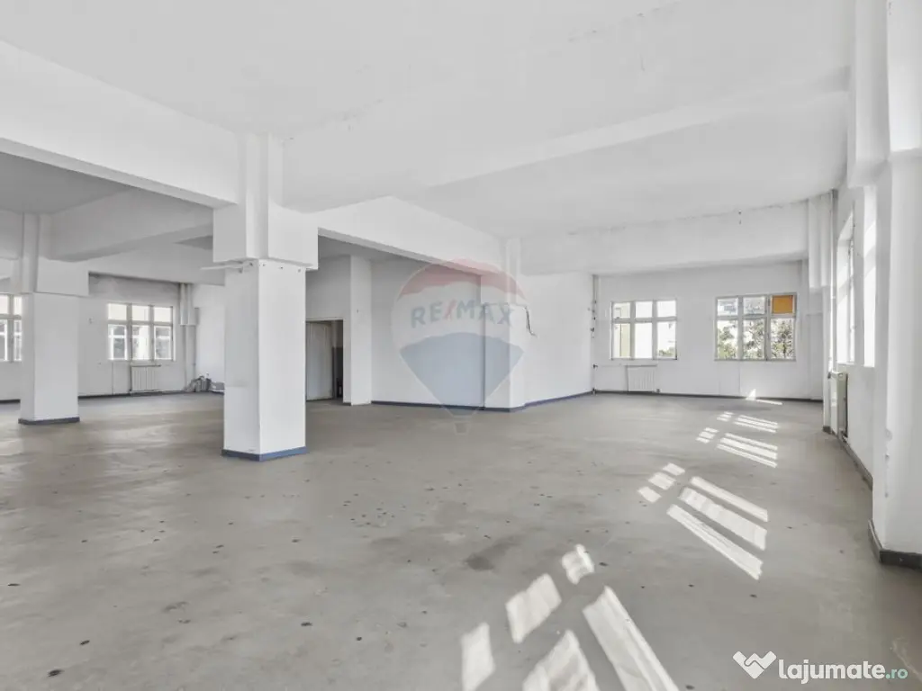 Cladire unica cu destinatii multiple de vanzare Ultracent... 