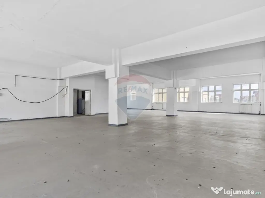 Cladire unica cu destinatii multiple de vanzare Ultracent... 