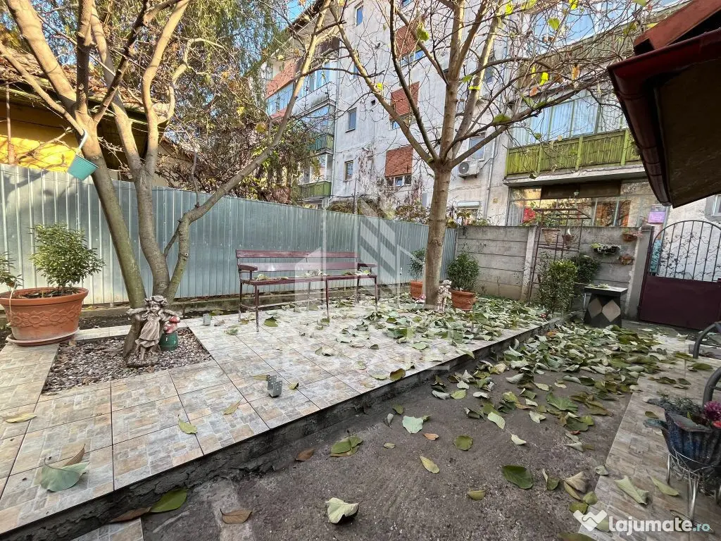 Casa individuala, 4 camere, 2 cai de acces, situata in zo...