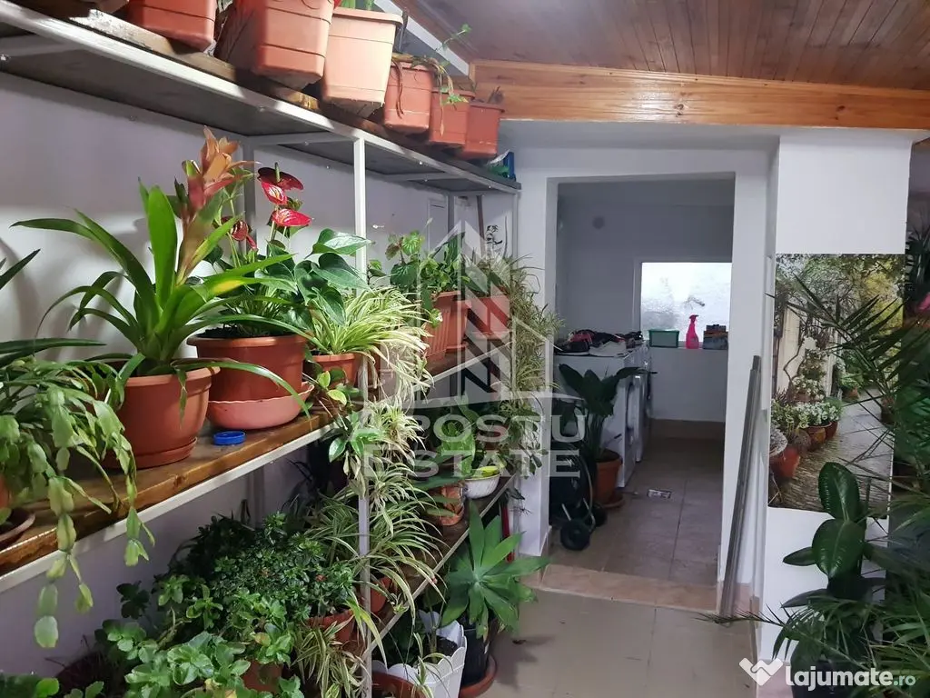 Casa individuala, 4 camere, 2 cai de acces, situata in zo...