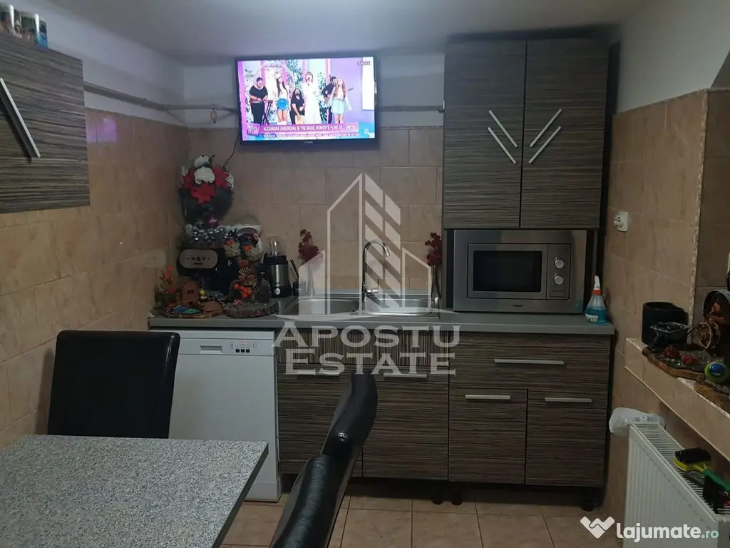 Casa individuala, 4 camere, 2 cai de acces, situata in zo...