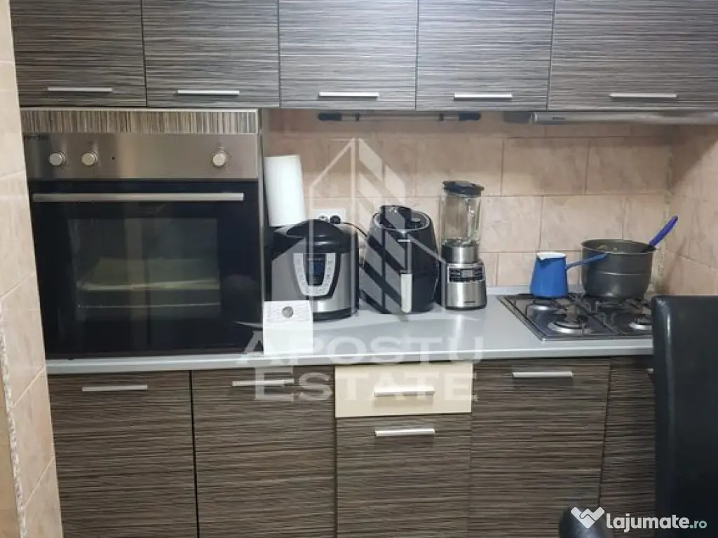 Casa individuala, 4 camere, 2 cai de acces, situata in zo...