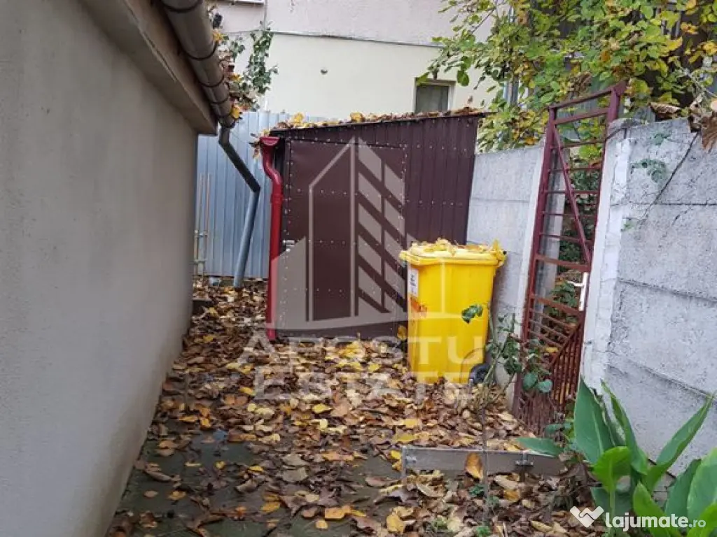 Casa individuala, 4 camere, 2 cai de acces, situata in zo...