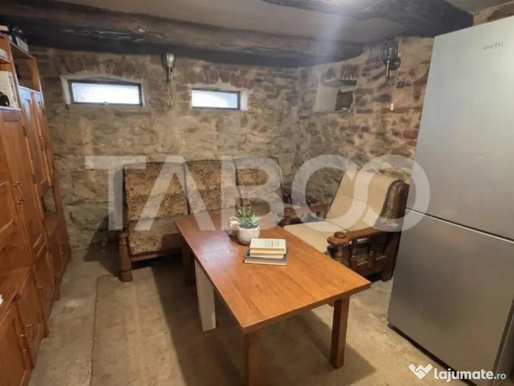 Casa de vanzare cu curte spatioasa loc relaxare si gradina C