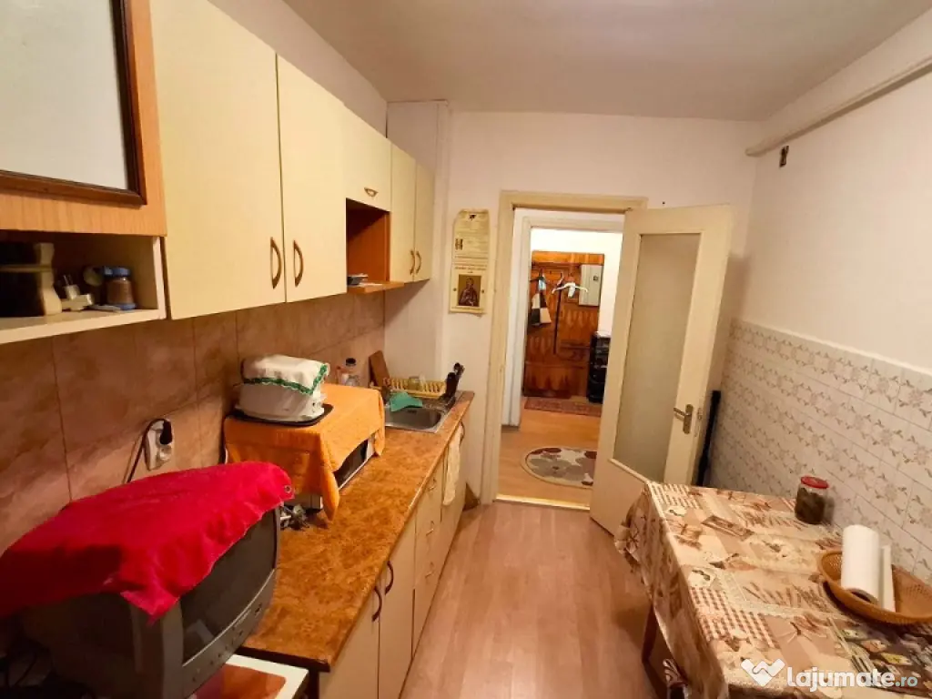 Apartament 3 camere, etaj1 (Politie)