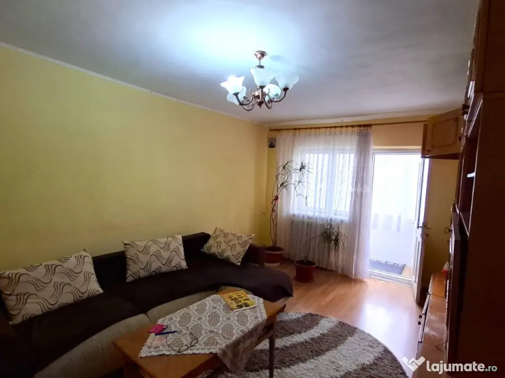 Apartament 3 camere, etaj1 (Politie)