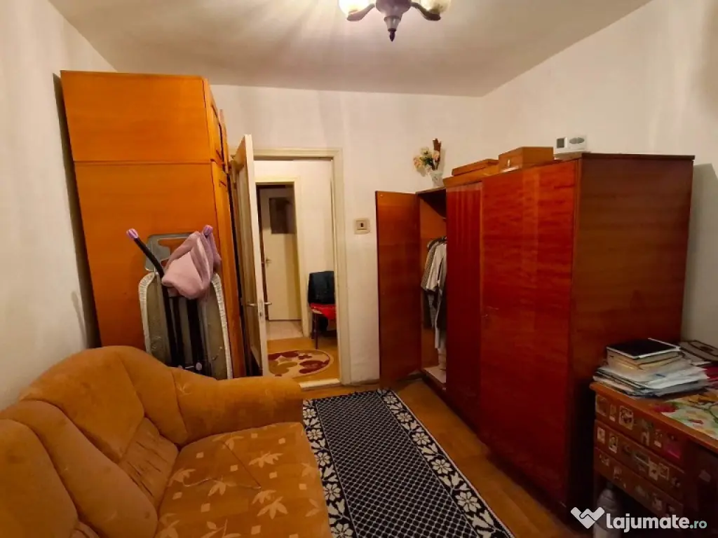 Apartament 3 camere, etaj1 (Politie)