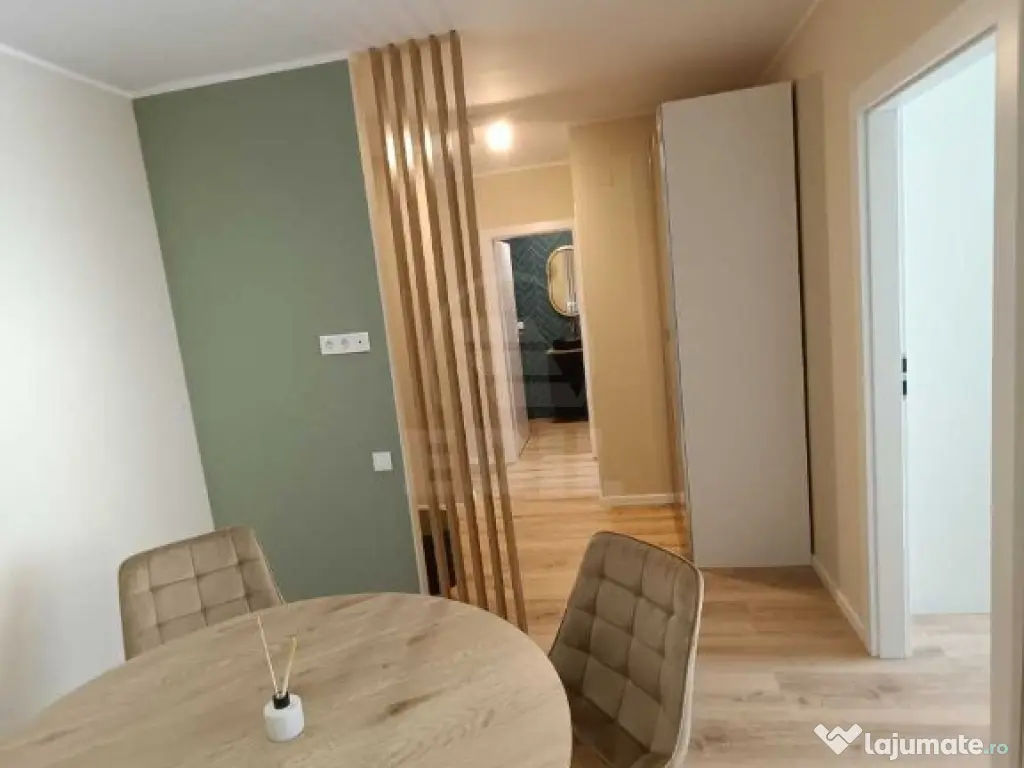 Apartament 3 camere semidecomandat zona Cetatii 