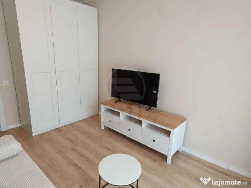 Apartament 3 camere semidecomandat zona Cetatii 