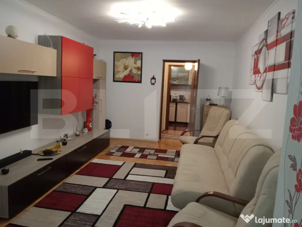 Apartament cu 3 camere, decomandate, etaj 1, bloc din cără