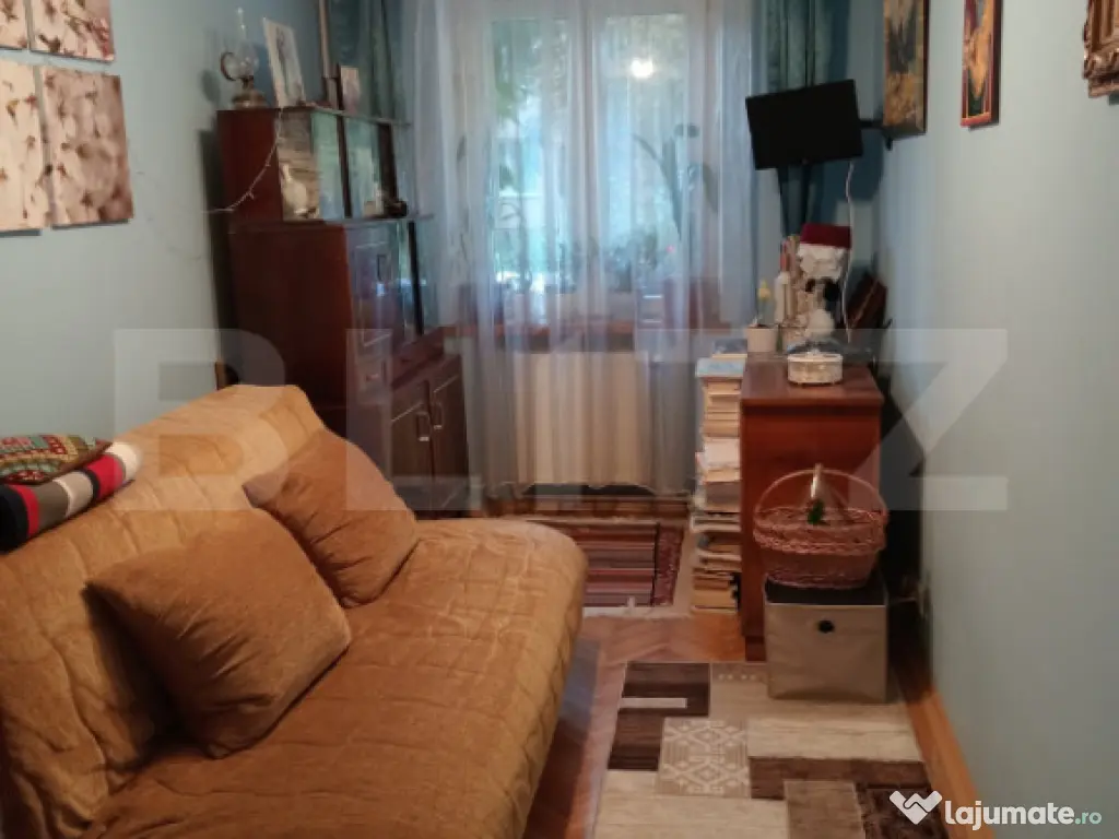 Apartament cu 3 camere, decomandate, etaj 1, bloc din cără