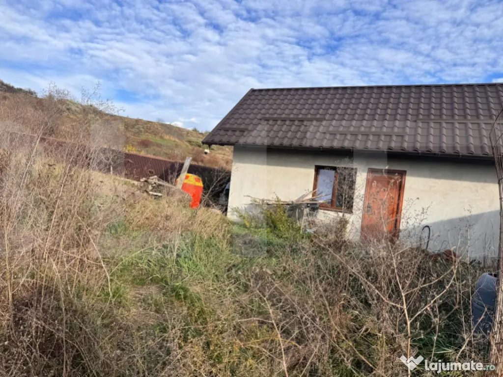 Casă D+P+E+P în Răchiți - teren mare și posibilitate de