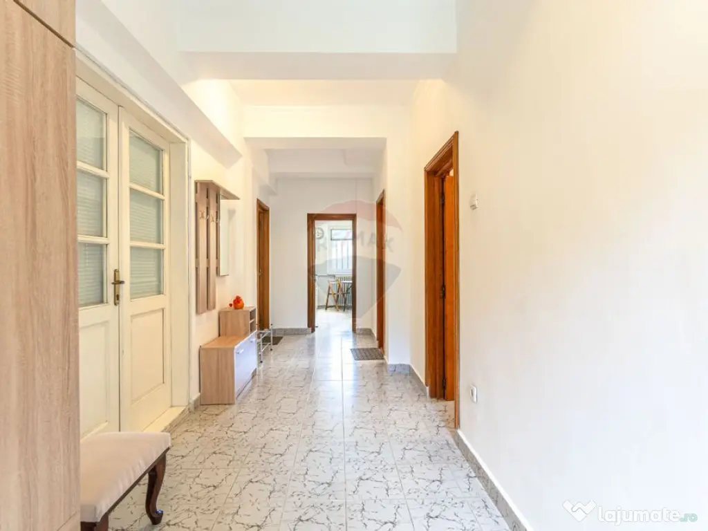 Poiana Mărului | 7 camere | Priveliște Piatra Craiului ... 