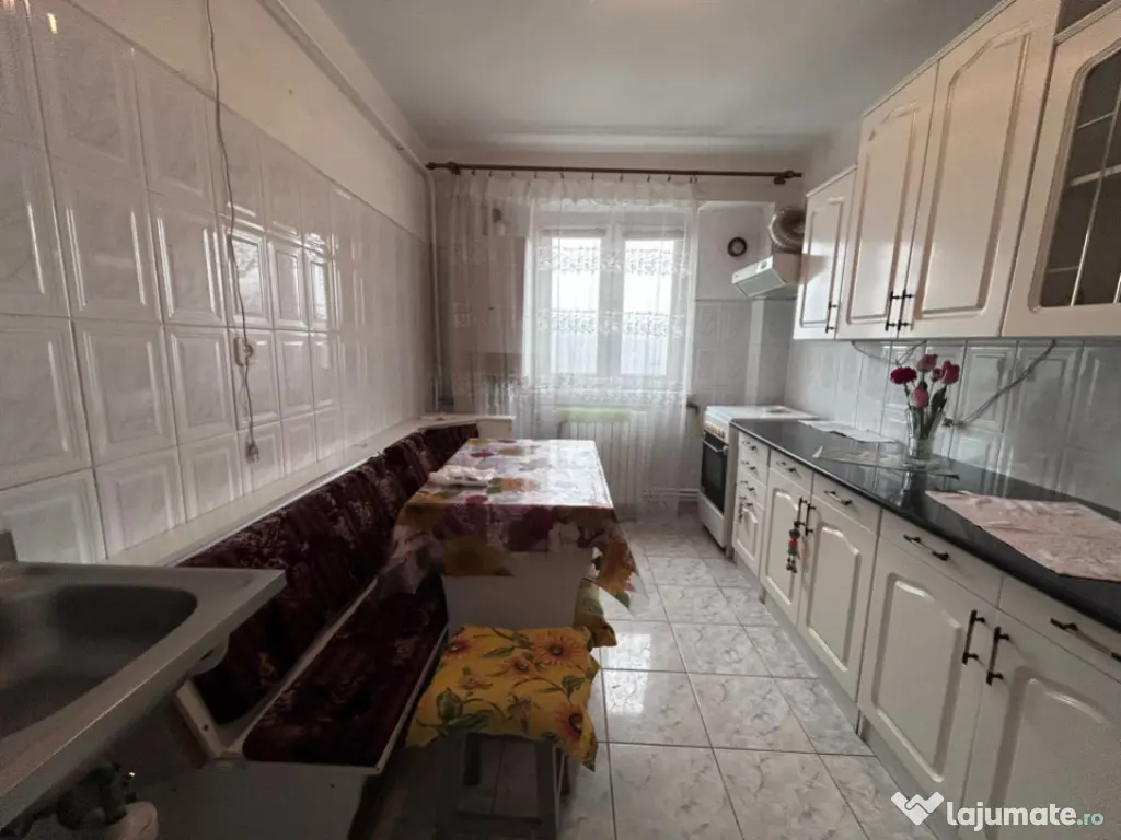 - Apartament 3 camere confort 1 decomandat, Plantelor, etaj