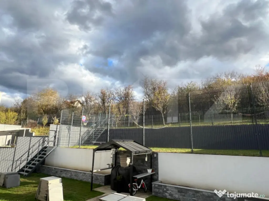 Vilă pentru pretențioși și teren 832mp la intrare în De