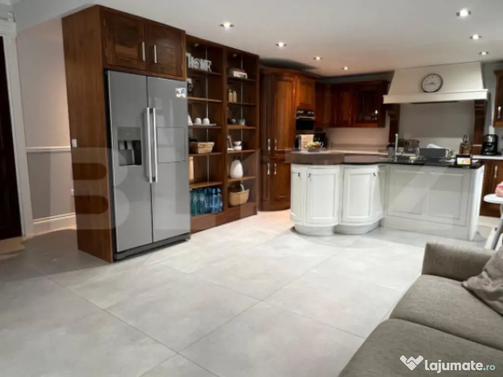 Vilă pentru pretențioși și teren 832mp la intrare în De