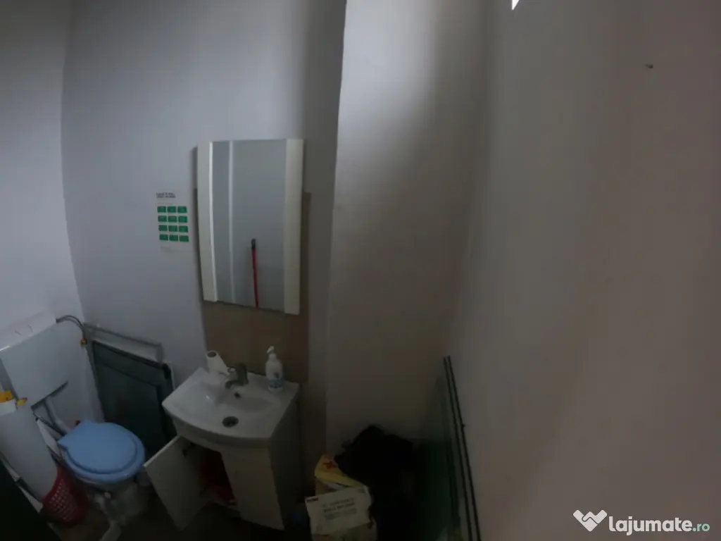 Spațiu Comercial de Închiriat 70 mp, Fațadă din Sticlă,