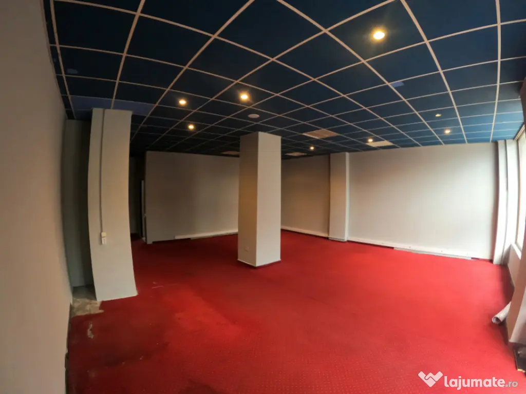 Spațiu Comercial de Închiriat 70 mp, Fațadă din Sticlă,