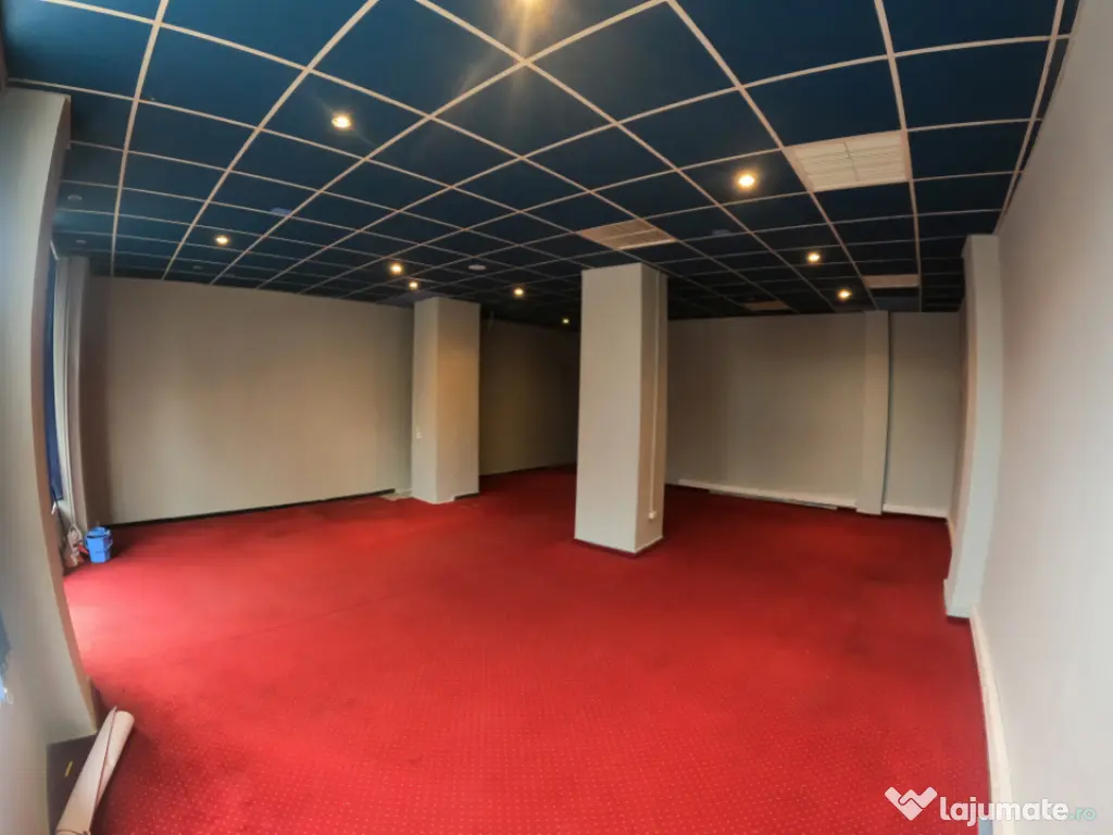 Spațiu Comercial de Închiriat 70 mp, Fațadă din Sticlă,