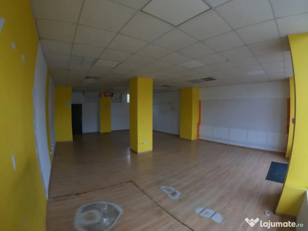 Spațiu Comercial de Închiriat 70 mp, Fațadă din Sticlă,