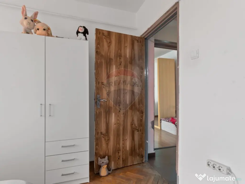 Apartament cu 3 camere de inchiriat- zona Vlaicu 