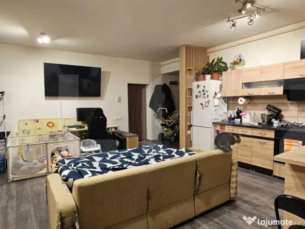 Apartament cu 2 camere, tip studio, modern, în zona Stupini