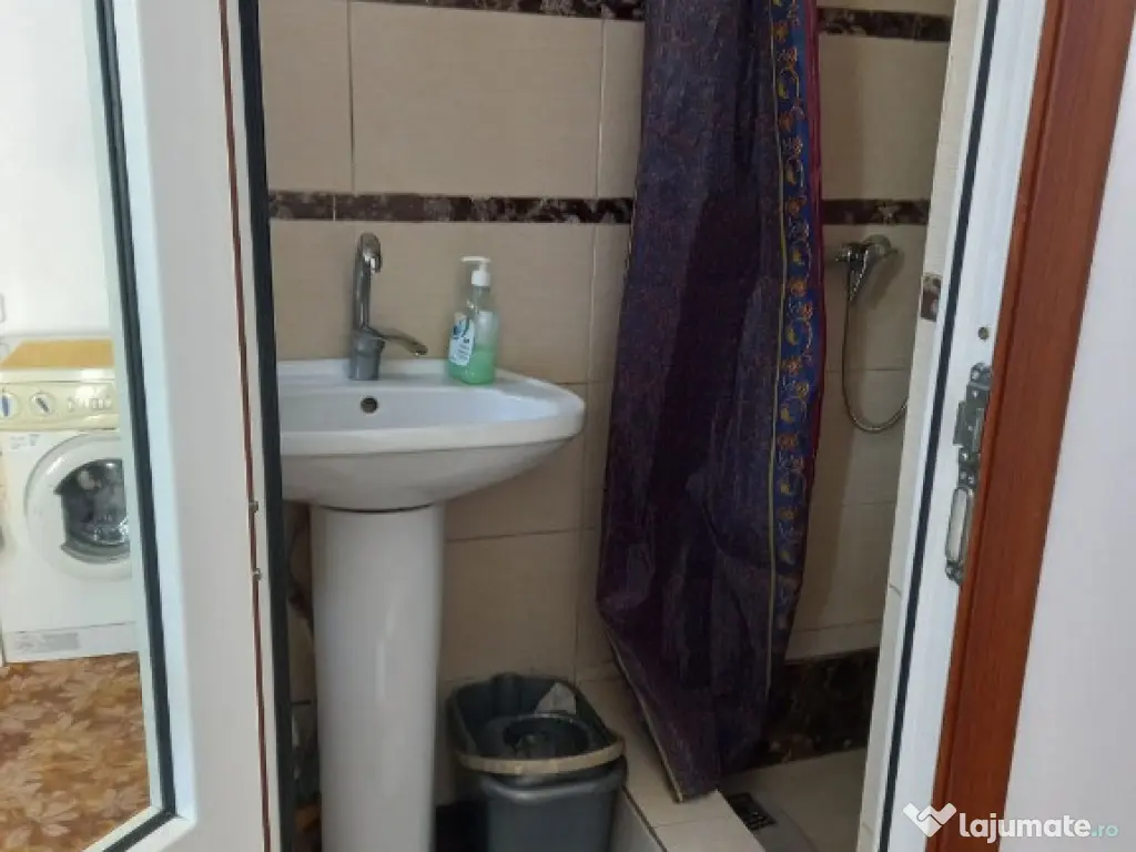 Garsoniera de inchiriat in zona Aparatorii Patriei