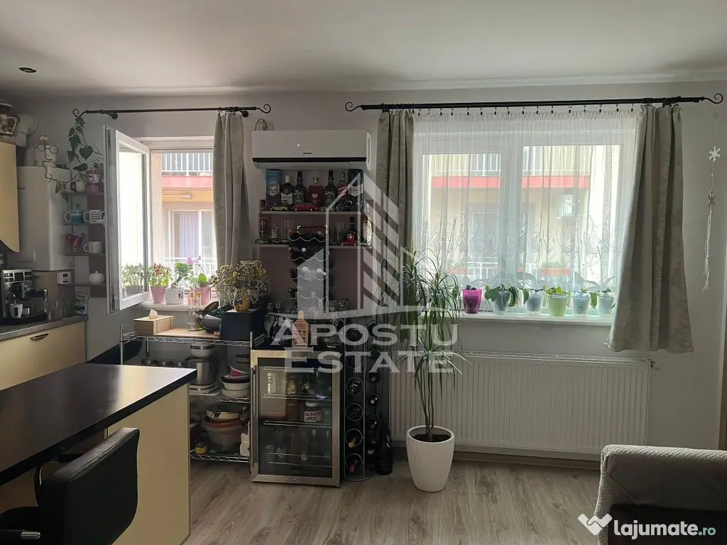 Apartament cu 2 camere complet mobilat si utilat la etaju... 